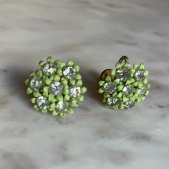 1960s vintage rhinestone and enamel screw back earrings - Picture 5 of 5